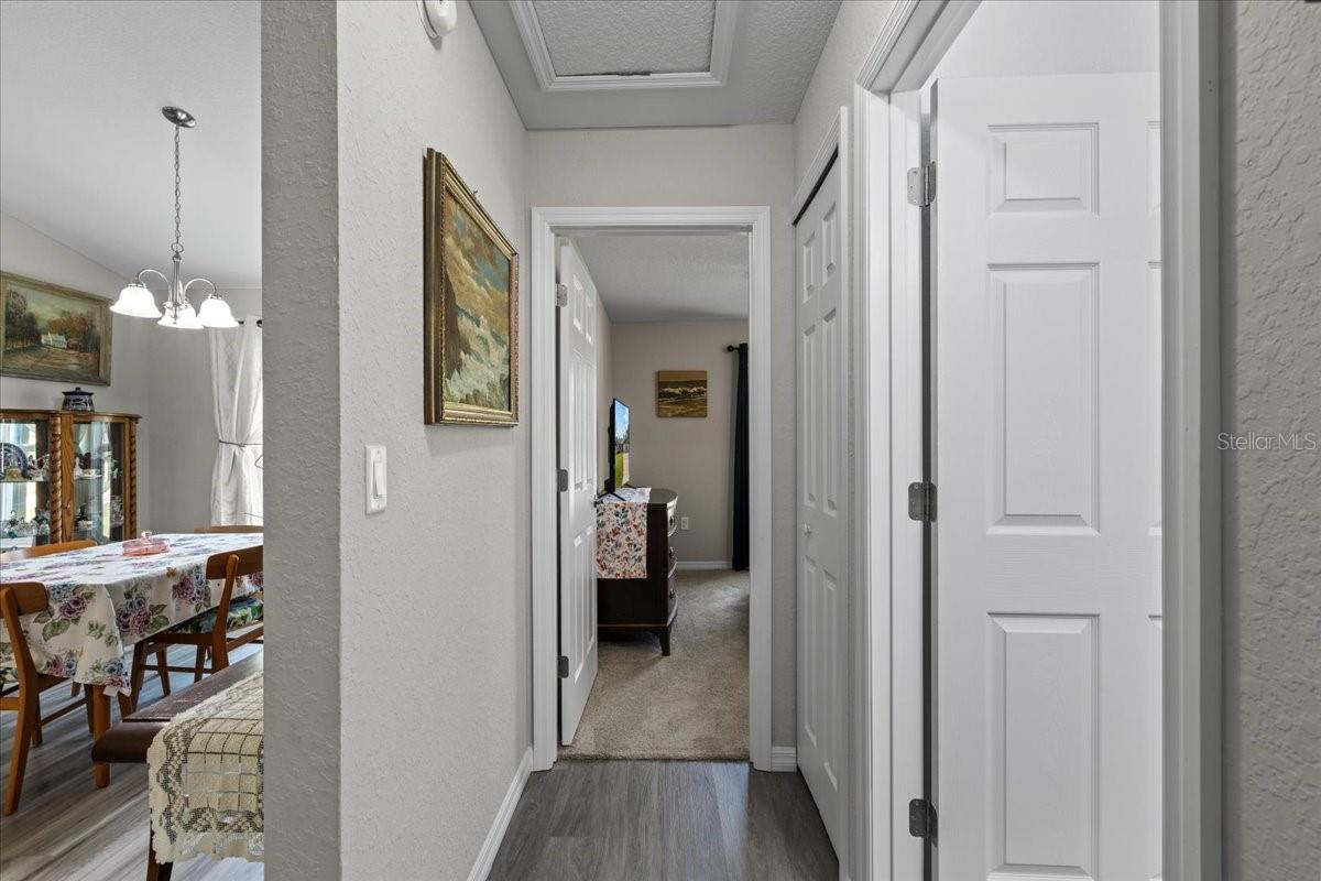 Listing photo id 17 for 4661 Gardenia Court