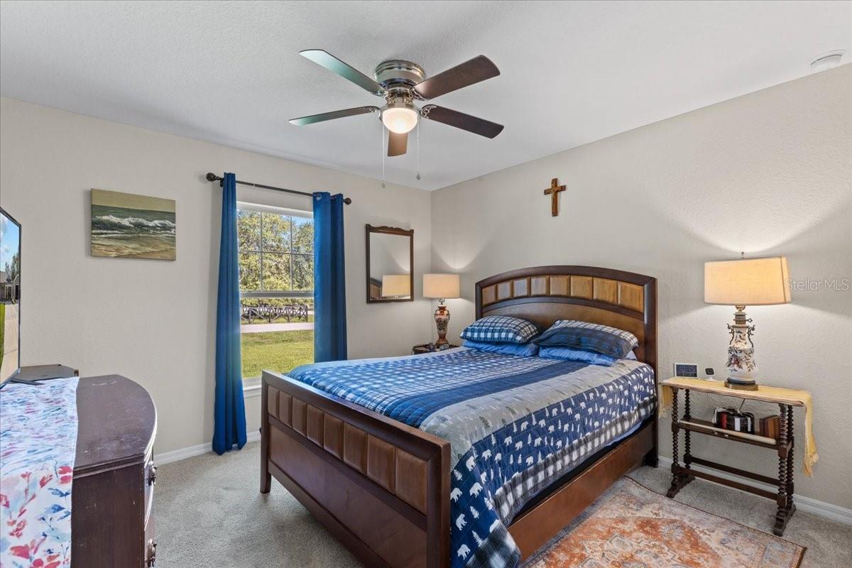 Listing photo id 18 for 4661 Gardenia Court