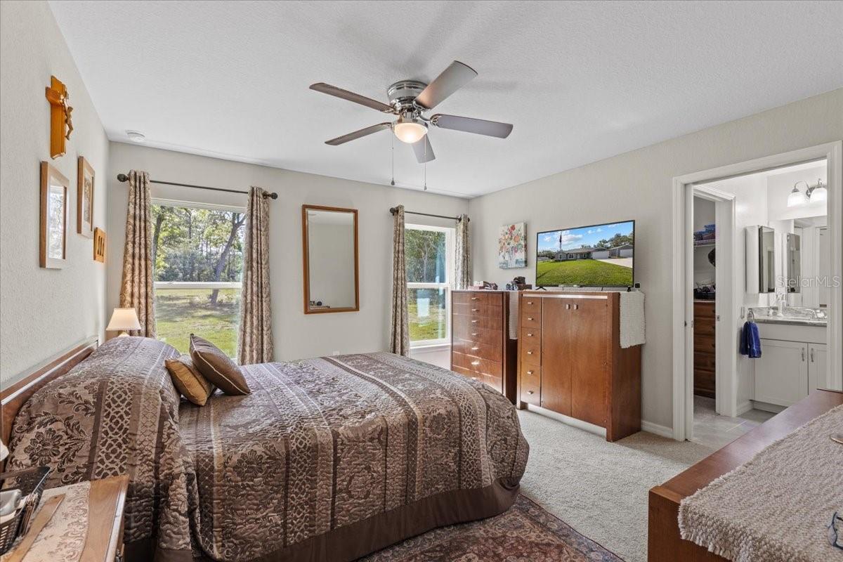 Listing photo id 27 for 4661 Gardenia Court