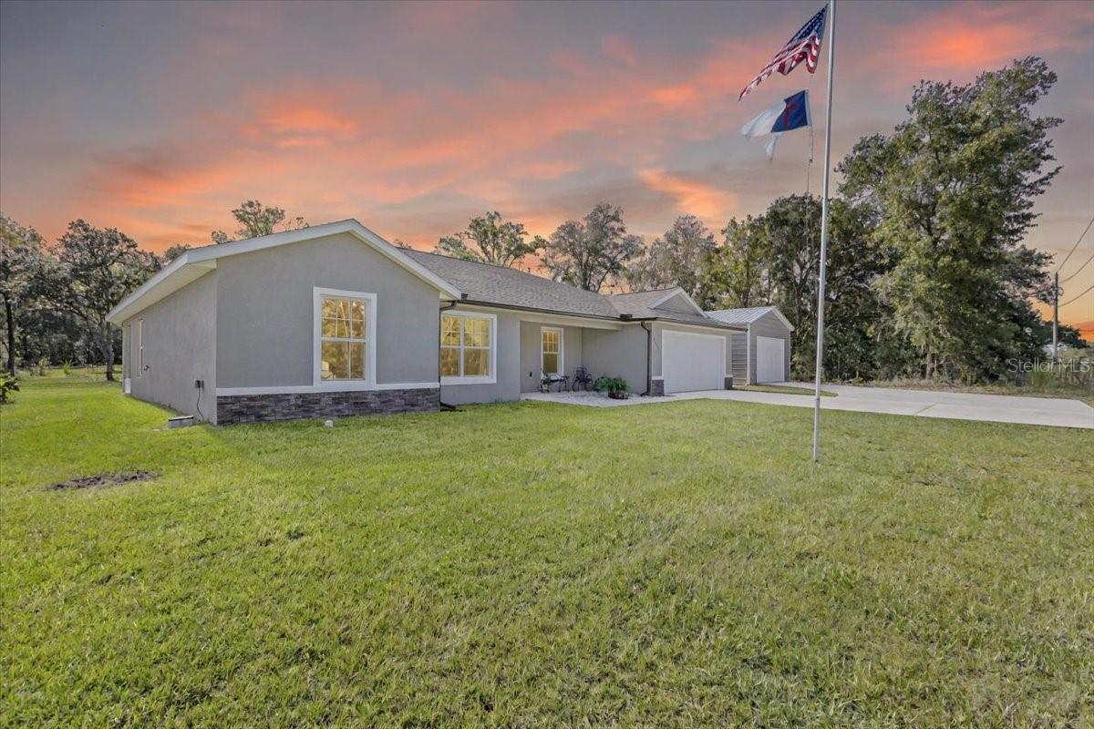 Listing photo id 1 for 4661 Gardenia Court