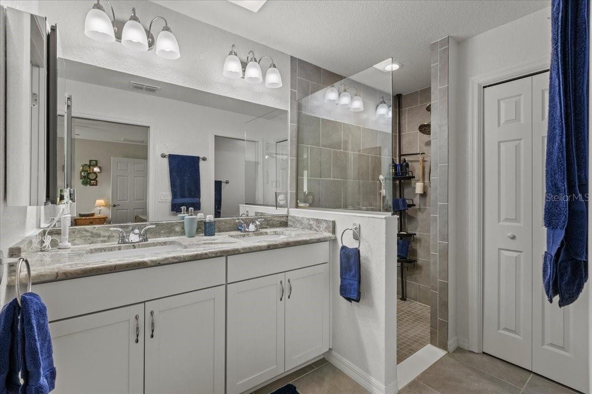 Listing photo id 30 for 4661 Gardenia Court