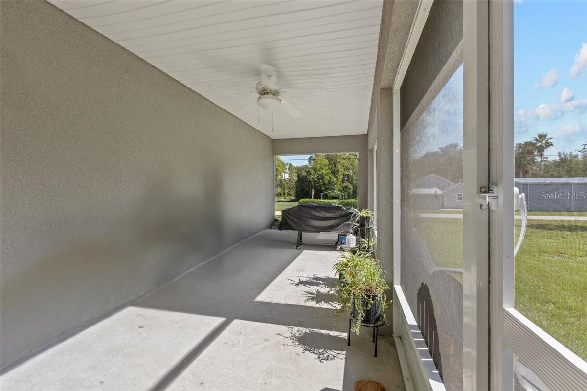 Listing photo id 32 for 4661 Gardenia Court