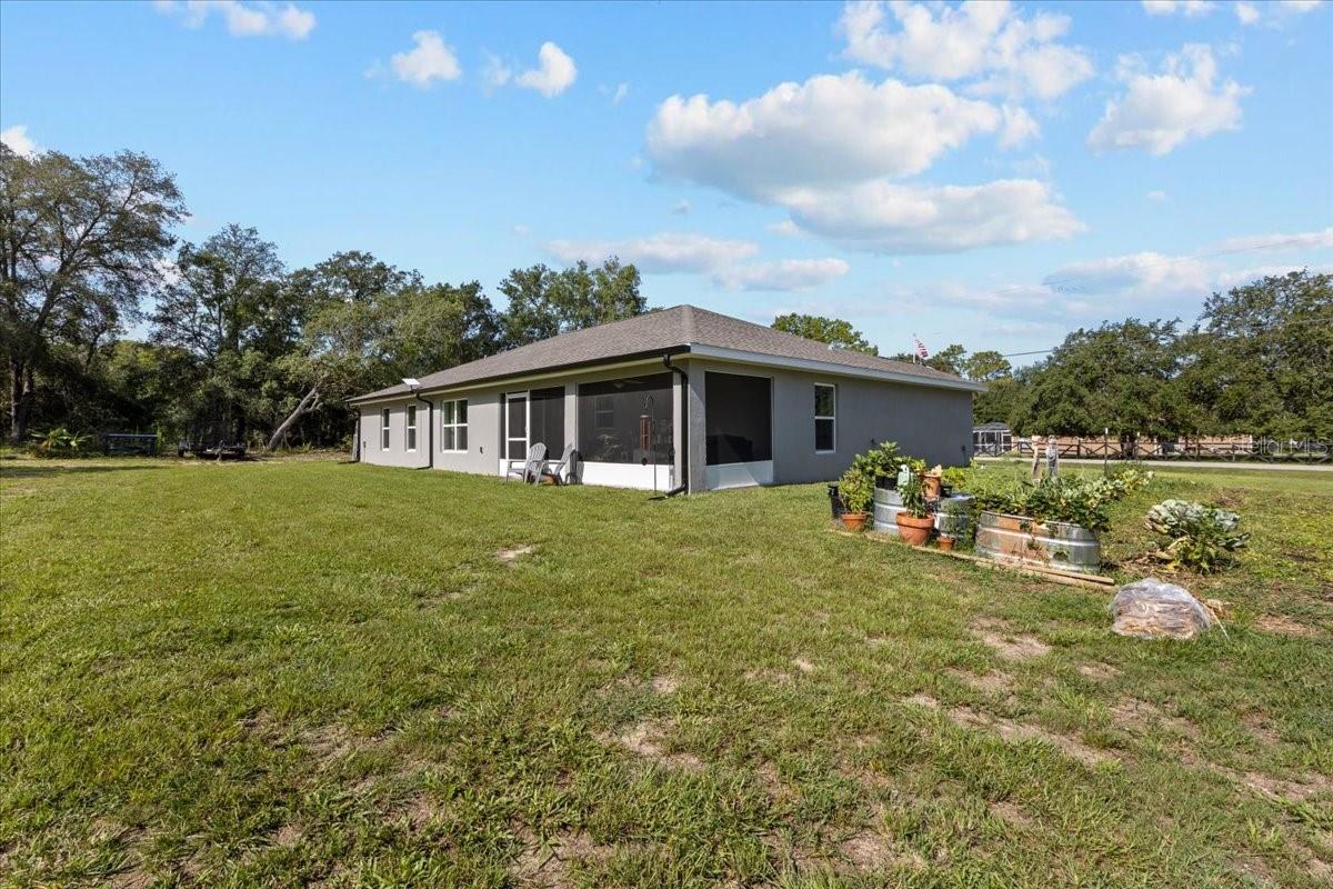 Listing photo id 34 for 4661 Gardenia Court