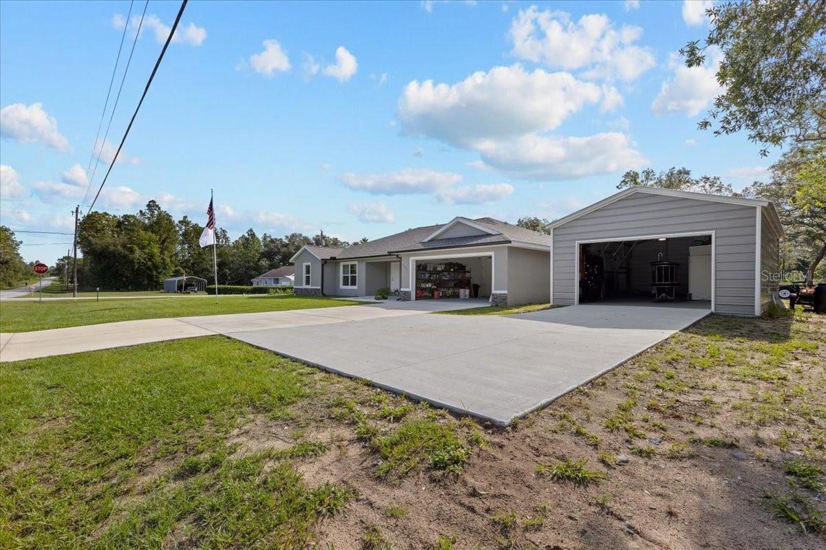 Listing photo id 3 for 4661 Gardenia Court