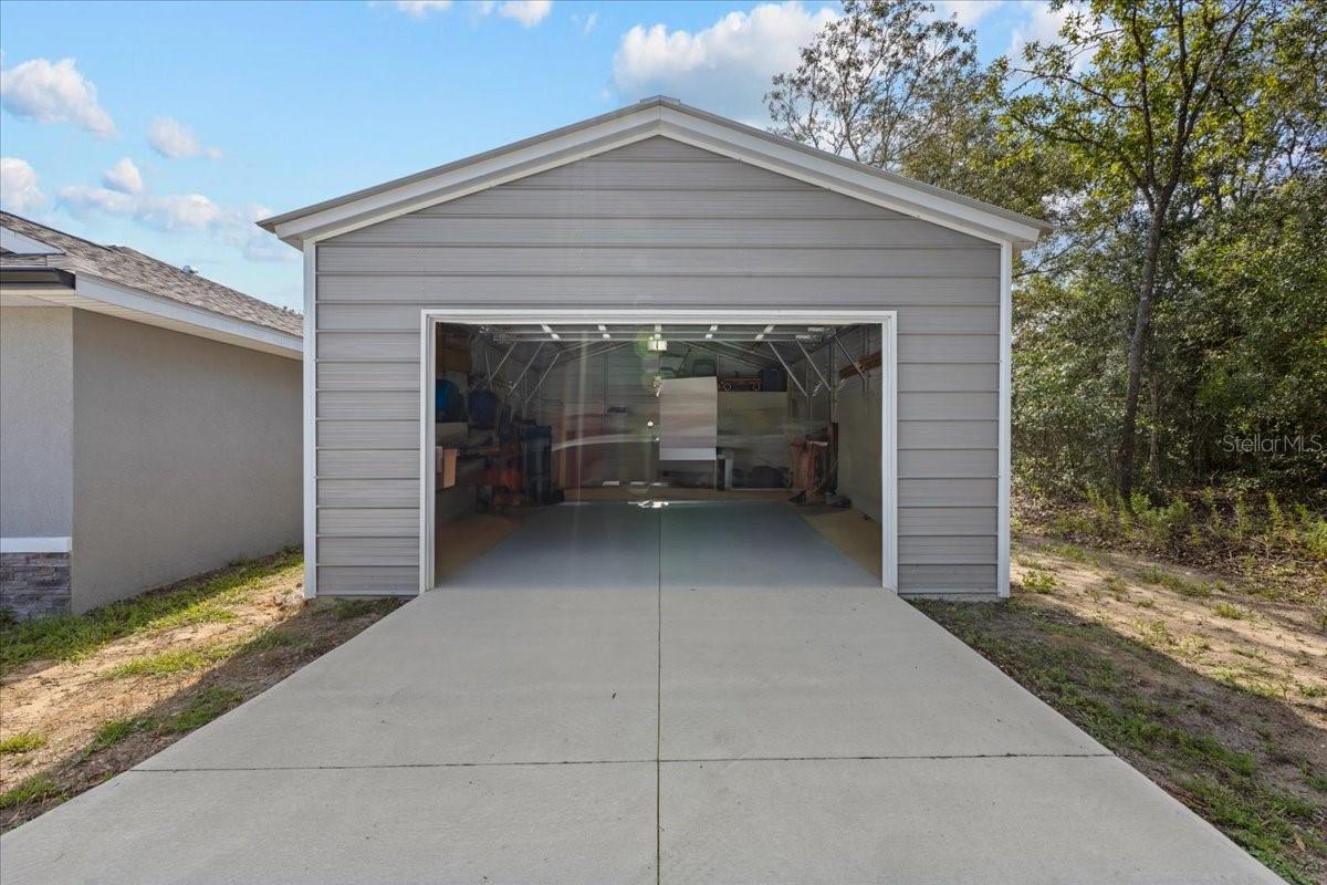 Listing photo id 5 for 4661 Gardenia Court