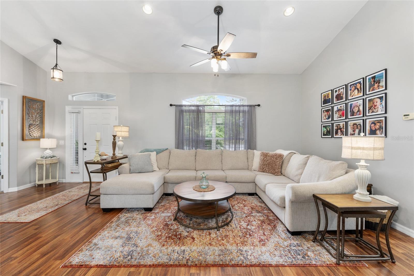 Listing photo id 8 for 6362 Walter Terrace
