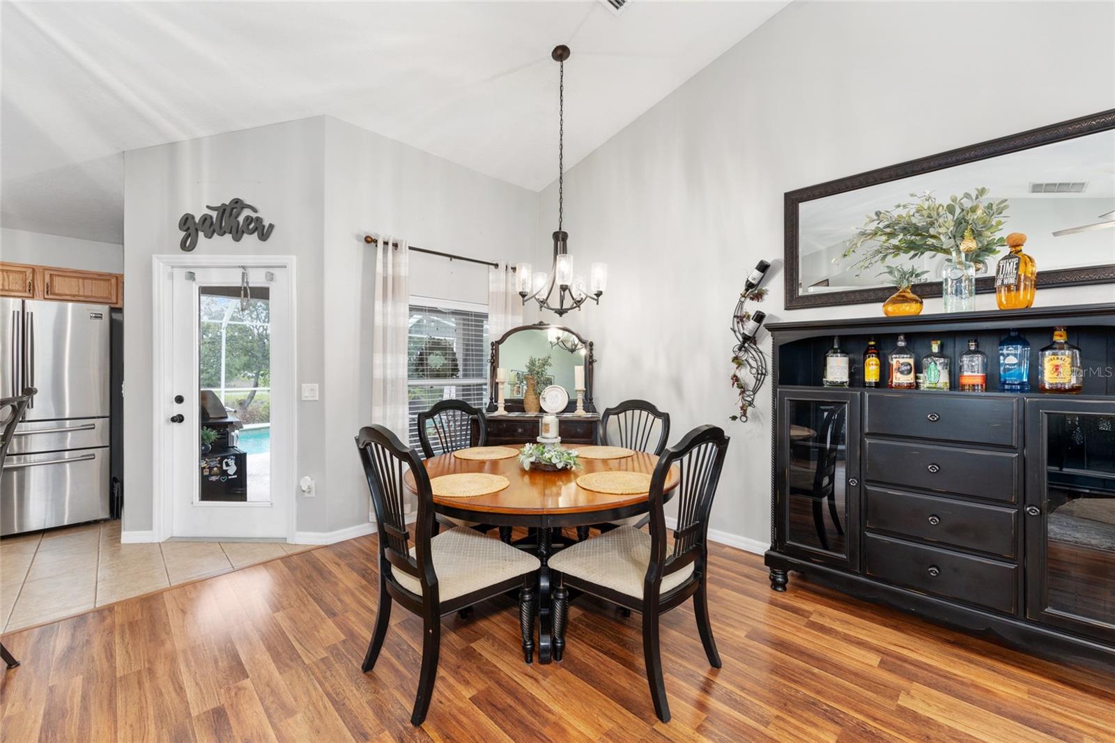 Listing photo id 10 for 6362 Walter Terrace