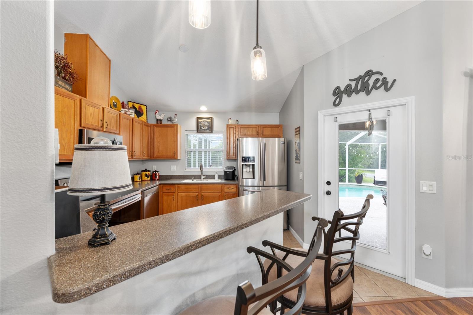 Listing photo id 14 for 6362 Walter Terrace