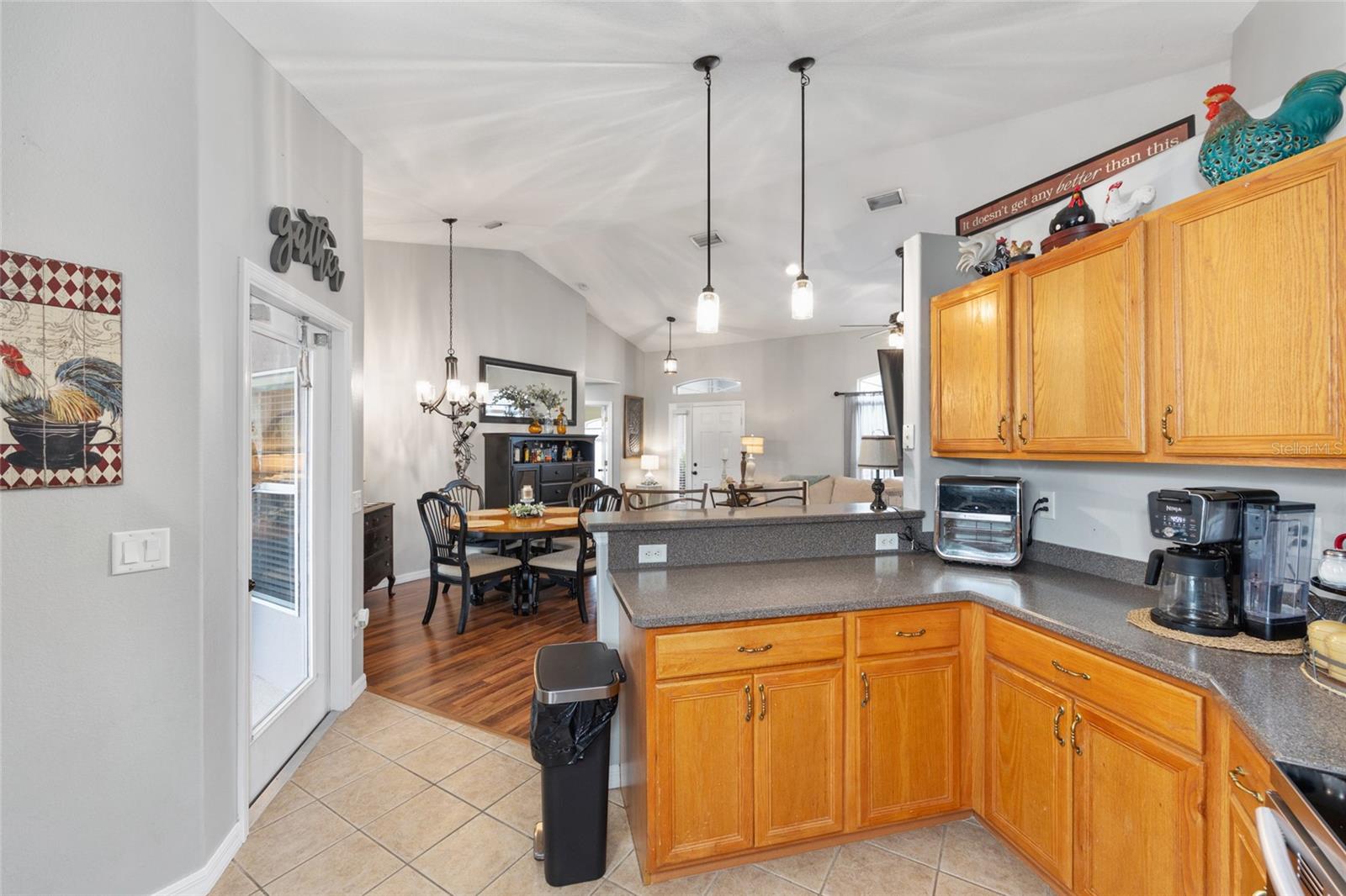 Listing photo id 15 for 6362 Walter Terrace