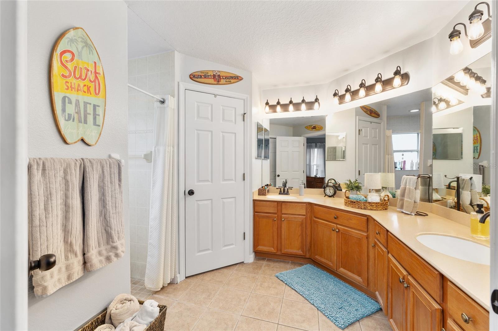 Listing photo id 19 for 6362 Walter Terrace