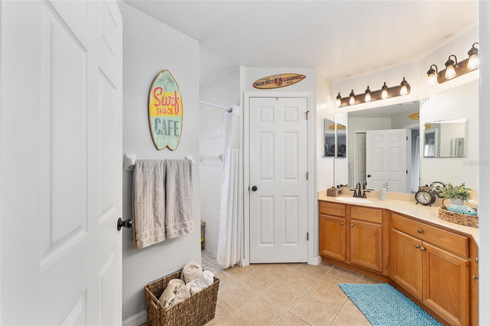 Listing photo id 20 for 6362 Walter Terrace