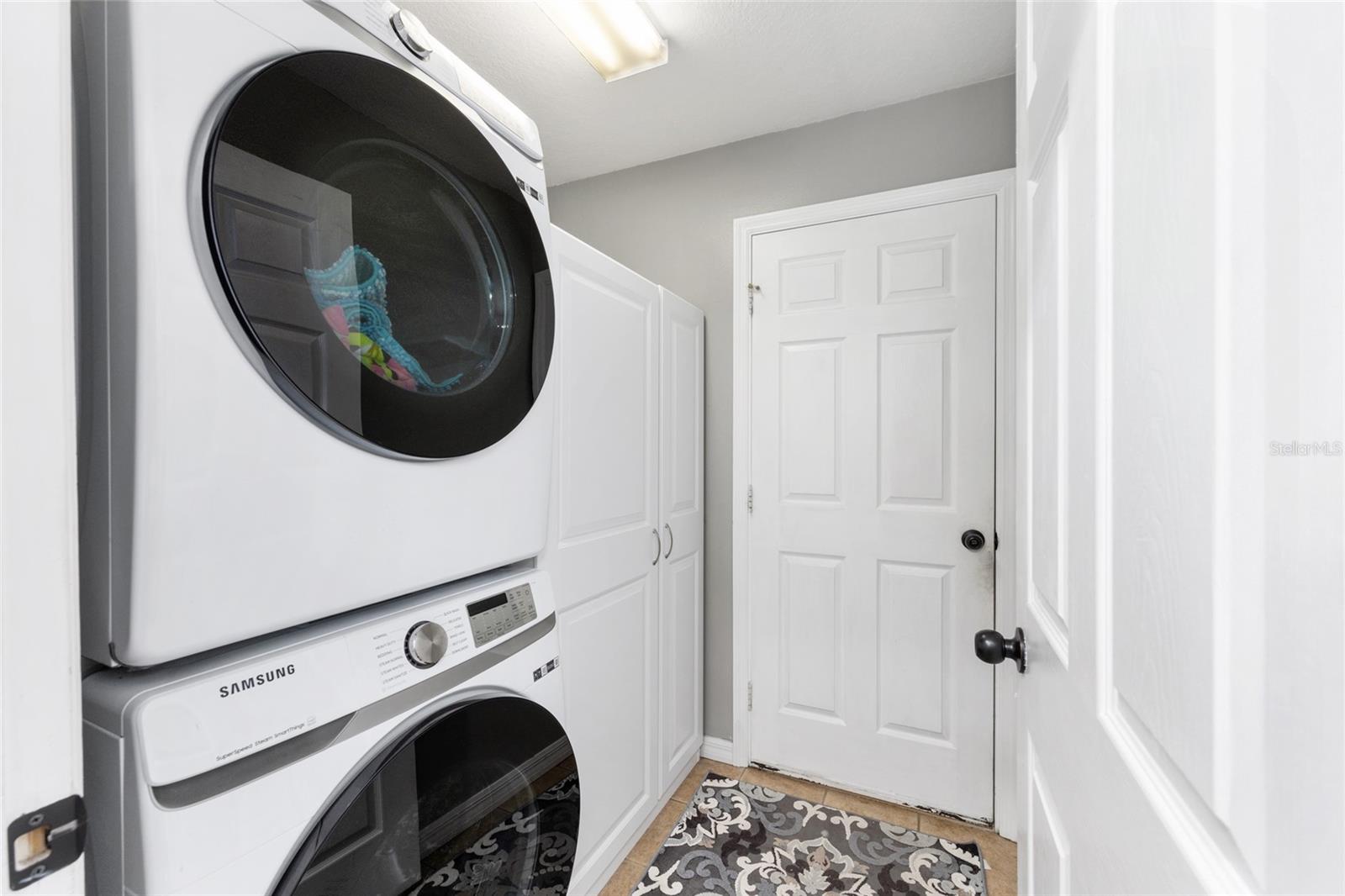 Listing photo id 23 for 6362 Walter Terrace