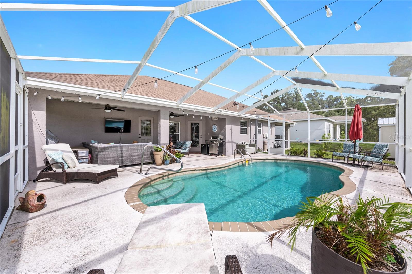 Listing photo id 34 for 6362 Walter Terrace
