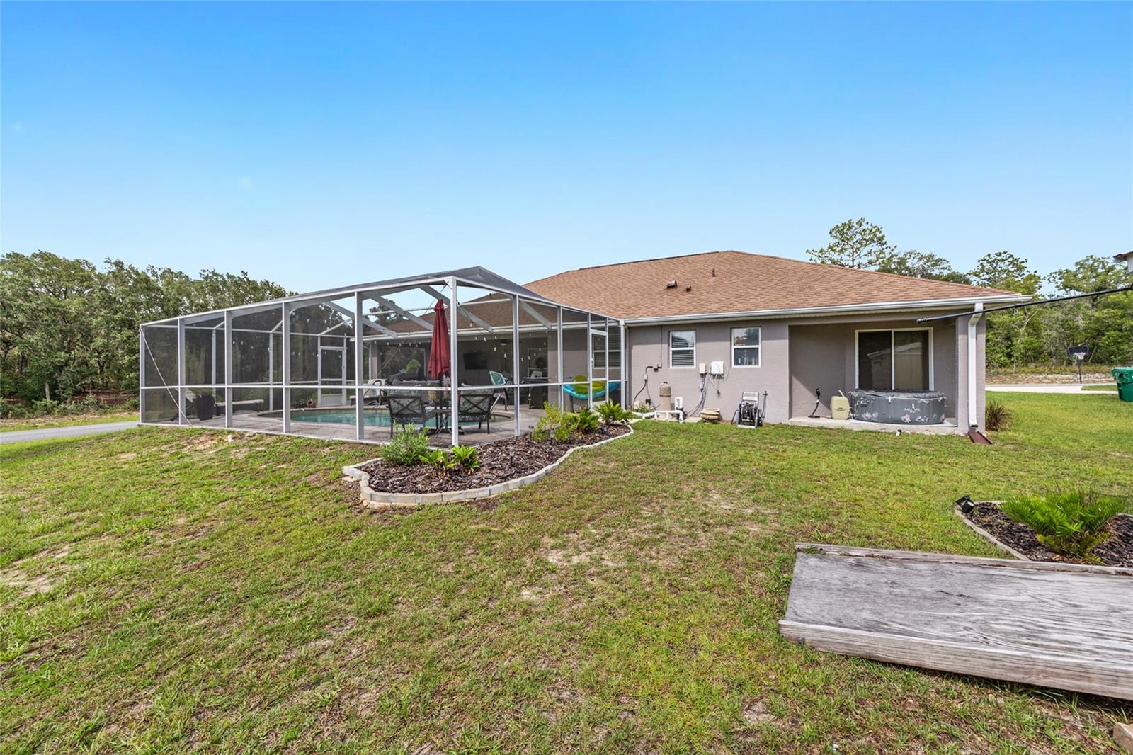Listing photo id 39 for 6362 Walter Terrace