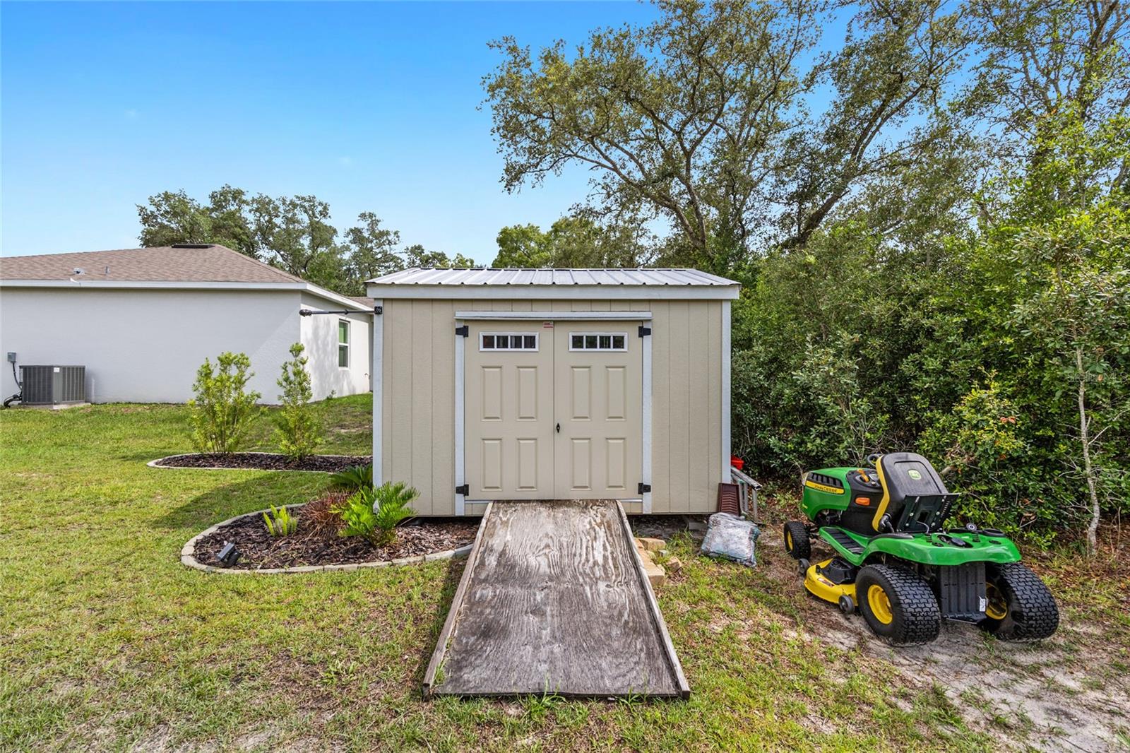 Listing photo id 40 for 6362 Walter Terrace