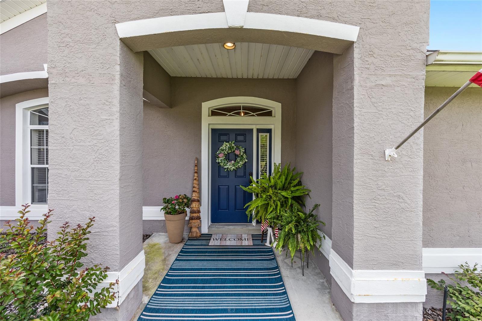 Listing photo id 3 for 6362 Walter Terrace