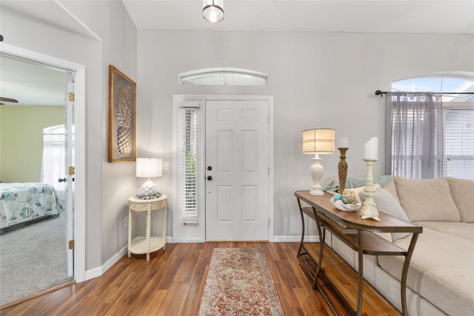 Listing photo id 5 for 6362 Walter Terrace