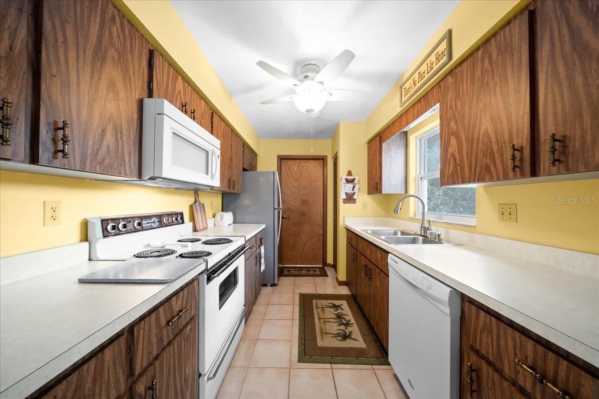 Image 18 of 29 For 5525 22nd Avenue