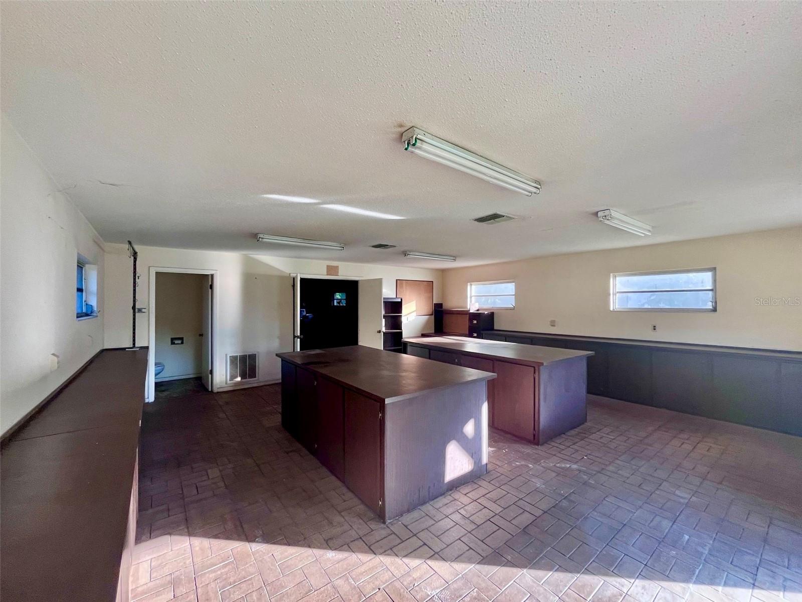 Listing photo id 7 for 7103 Carl G Rose Highway