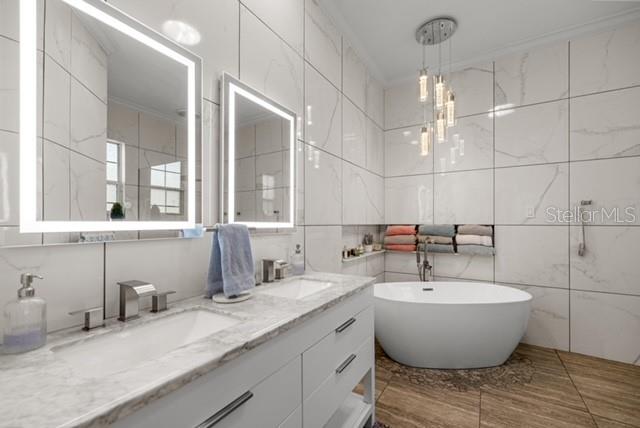 Listing photo id 11 for 2418 22nd Place
