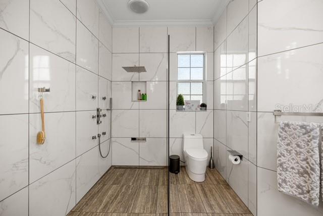 Listing photo id 12 for 2418 22nd Place