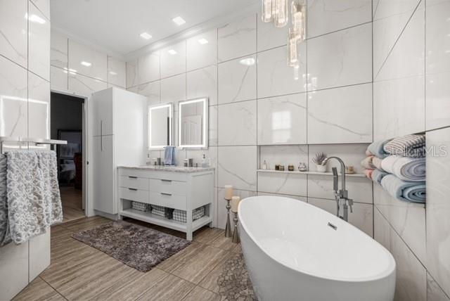 Listing photo id 13 for 2418 22nd Place