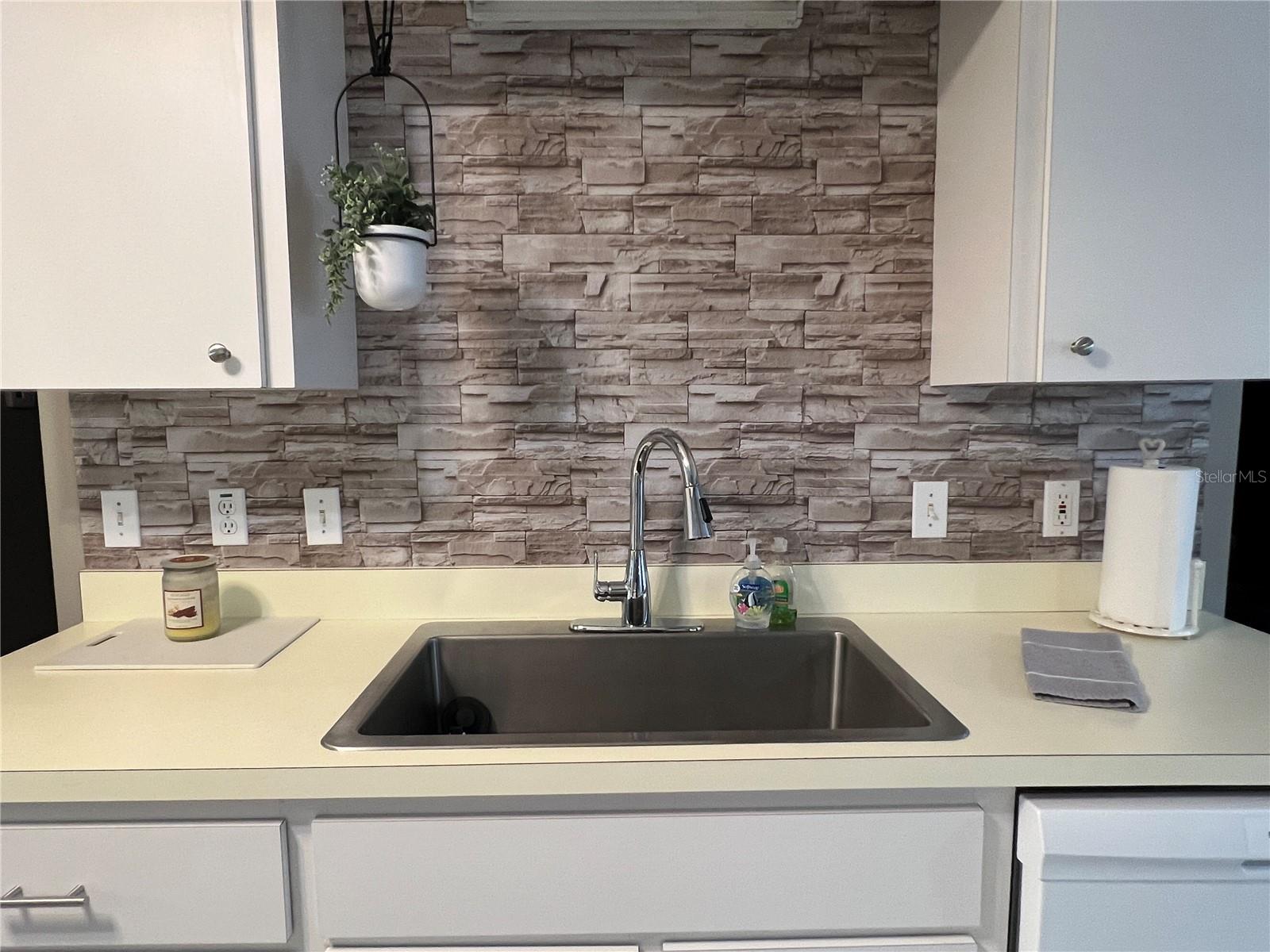 Image 18 of 72 For 2100 50th Circle