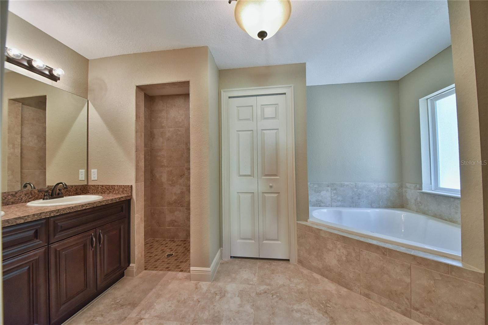 Listing photo id 17 for 3168 141st Place