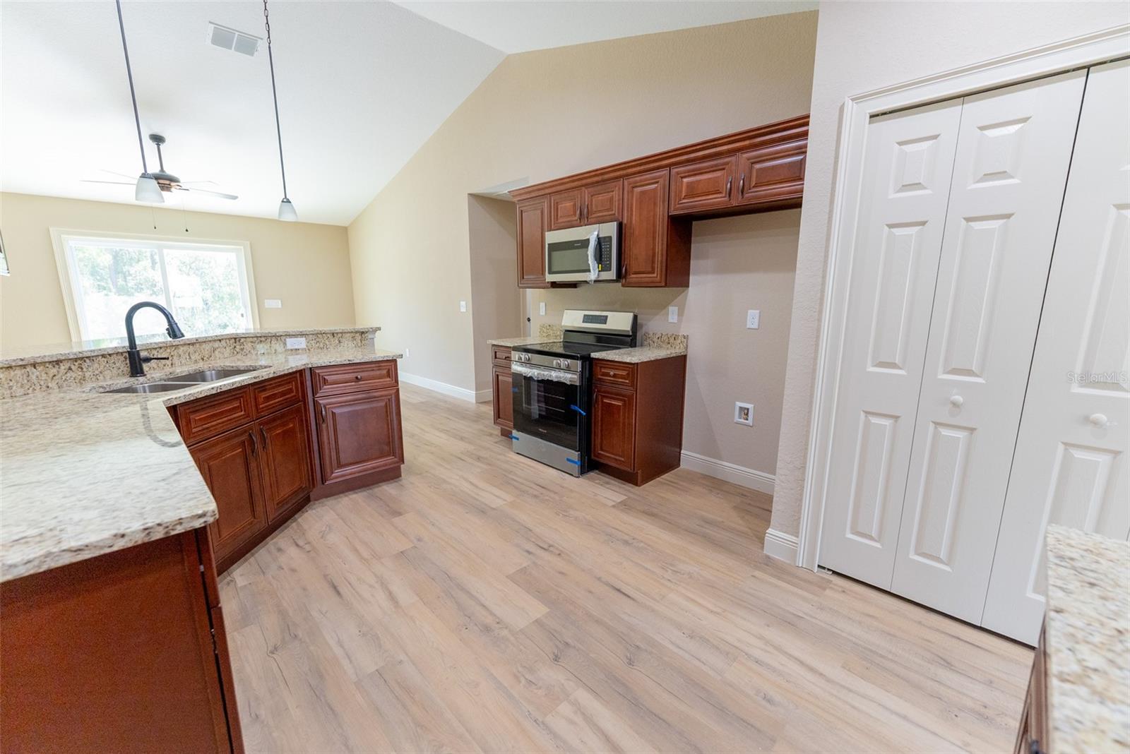 Listing photo id 27 for 3168 141st Place