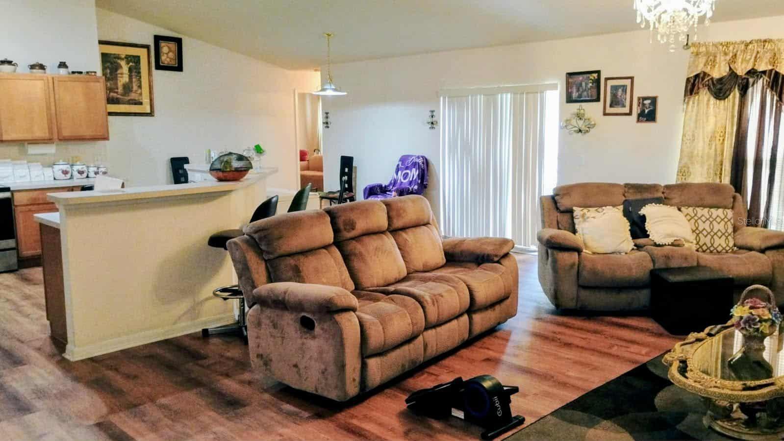 Image 30 of 39 For 27 Vinca Street