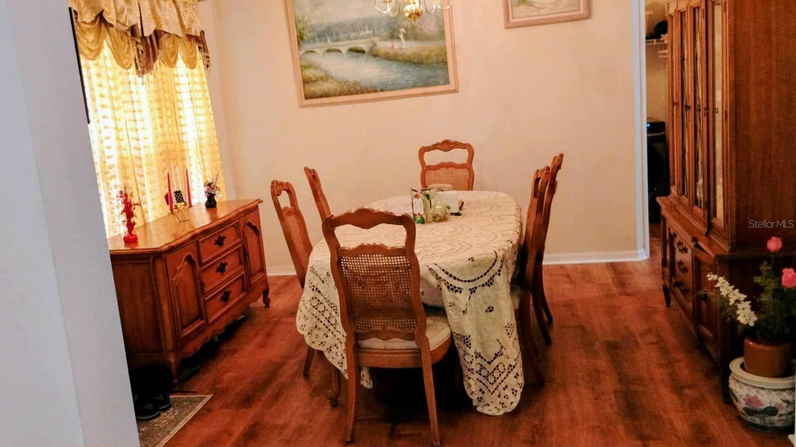 Image 31 of 39 For 27 Vinca Street