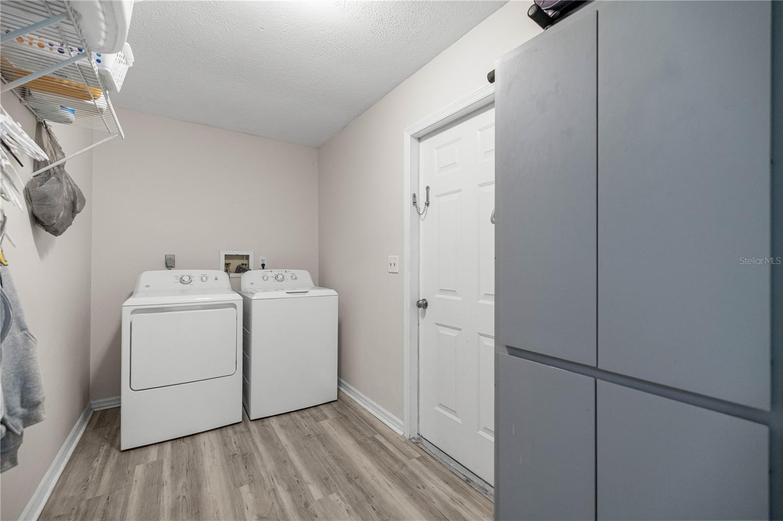 Image 17 of 27 For 42 Almond Drive