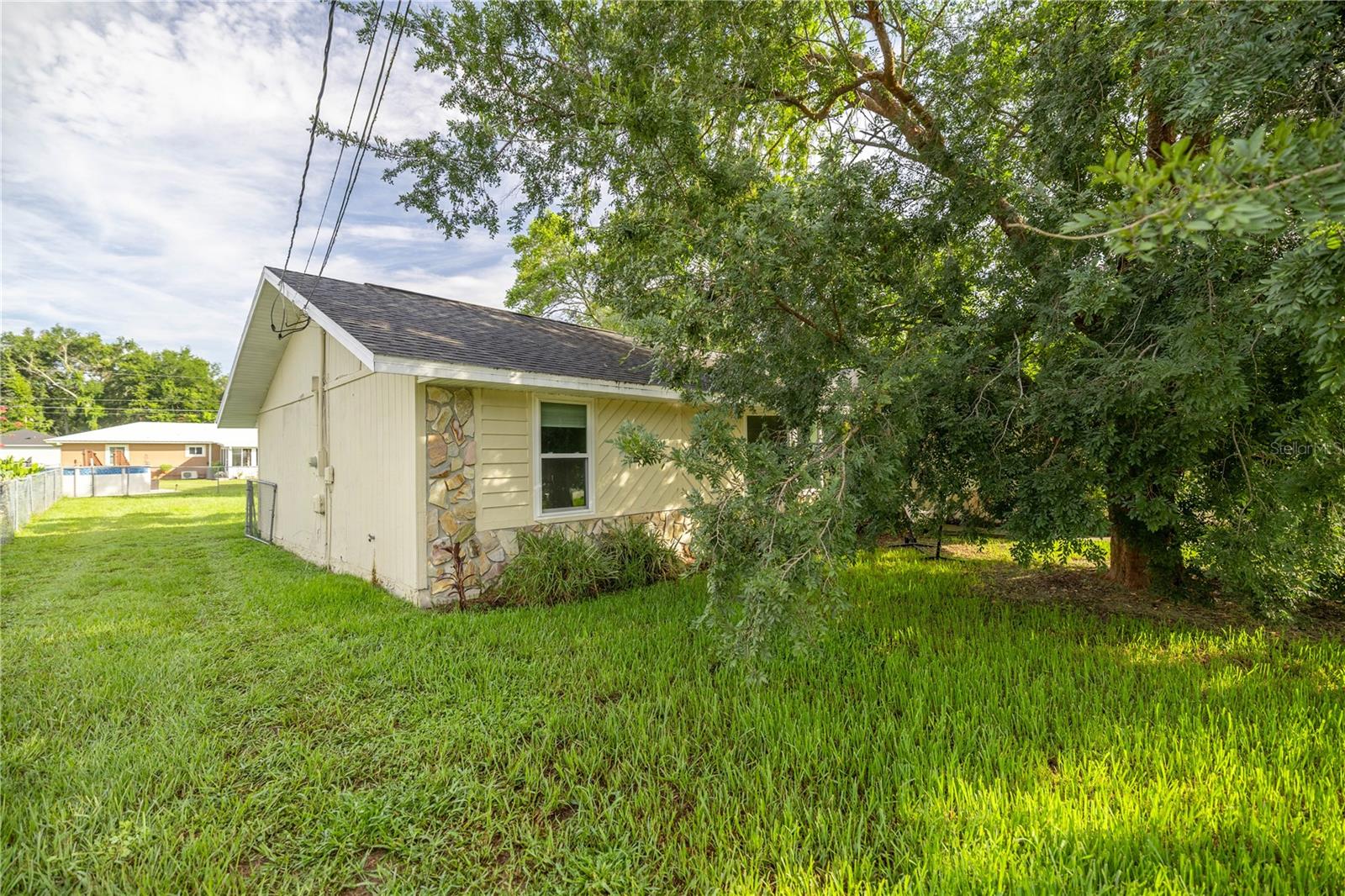 Image 18 of 27 For 42 Almond Drive