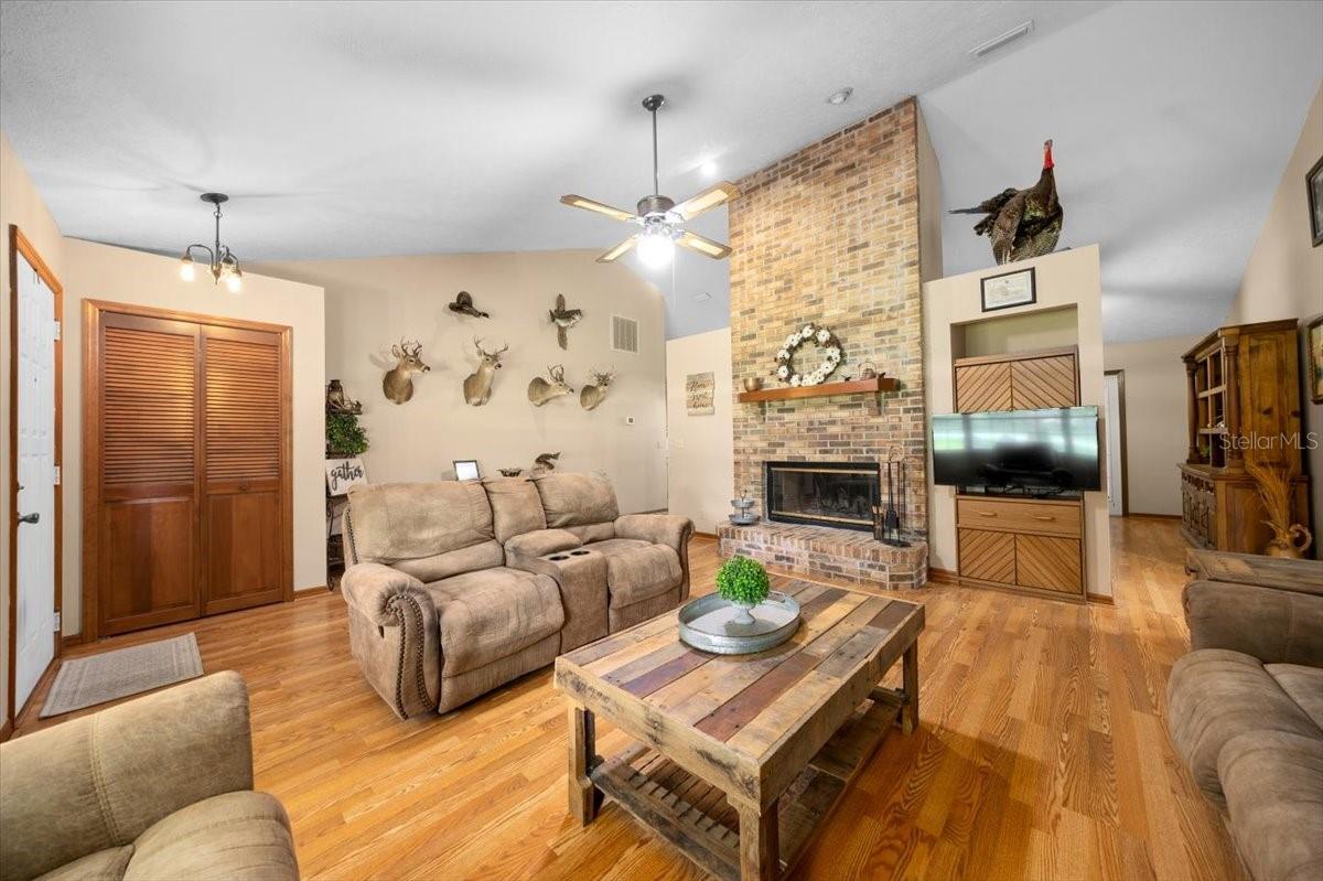 Listing photo id 16 for 26 Count Fleet Drive