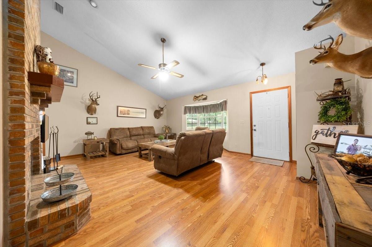 Listing photo id 17 for 26 Count Fleet Drive