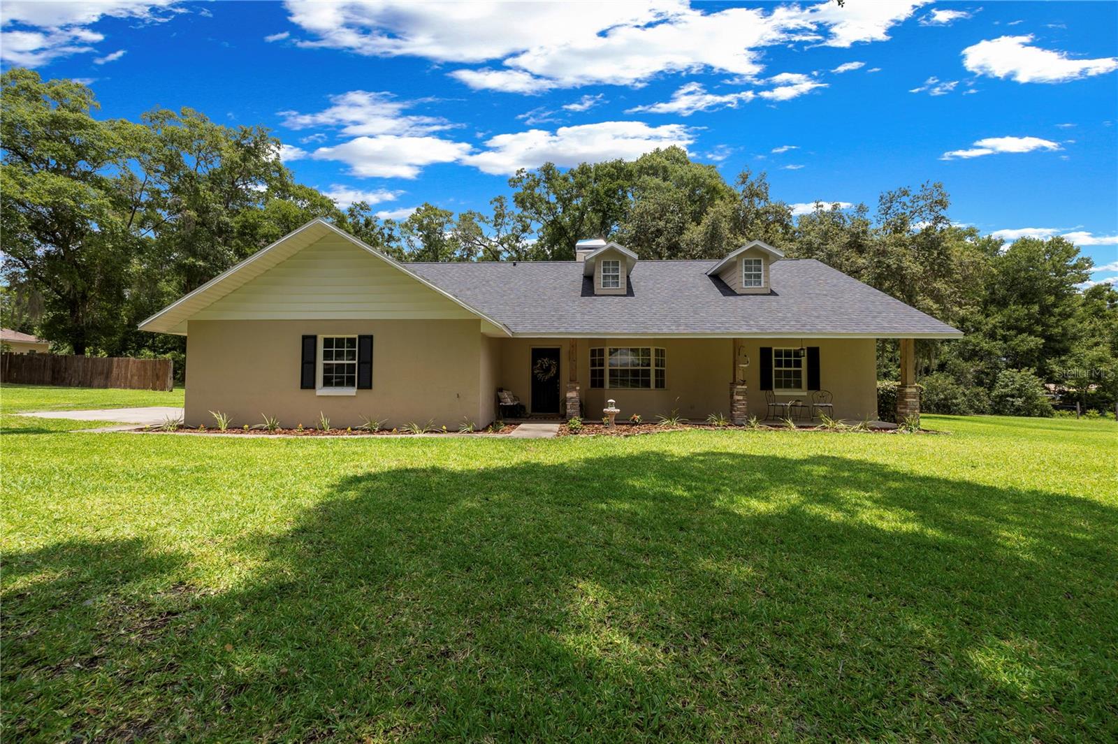 Listing photo id 0 for 26 Count Fleet Drive