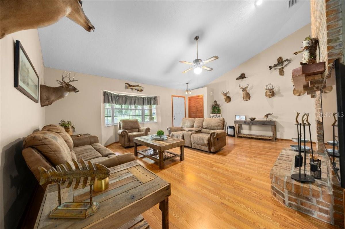Listing photo id 18 for 26 Count Fleet Drive