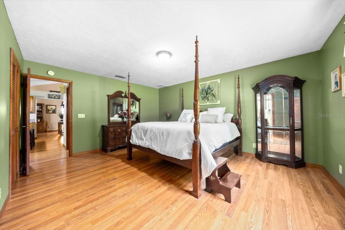 Listing photo id 28 for 26 Count Fleet Drive