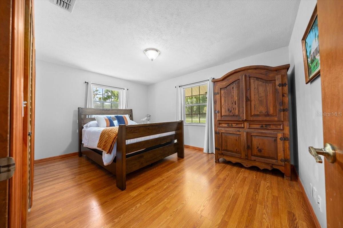 Listing photo id 31 for 26 Count Fleet Drive