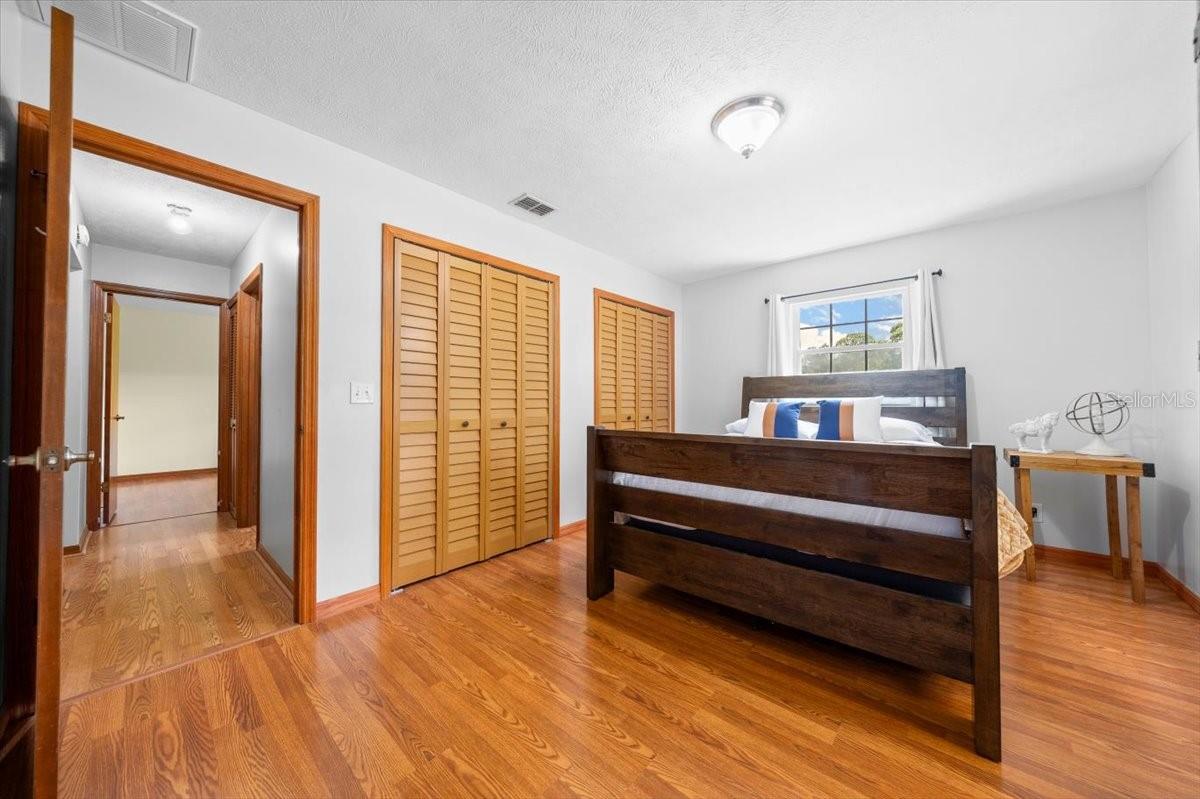 Listing photo id 32 for 26 Count Fleet Drive