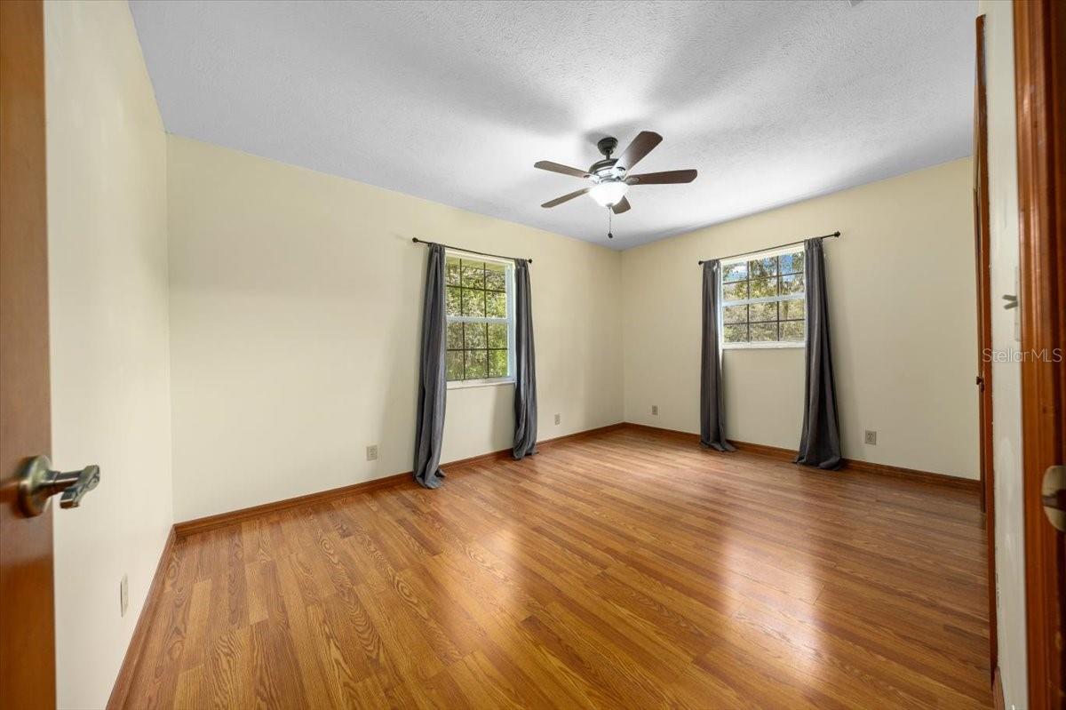 Listing photo id 33 for 26 Count Fleet Drive