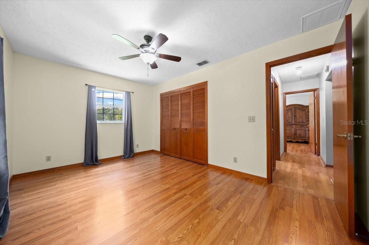 Listing photo id 34 for 26 Count Fleet Drive
