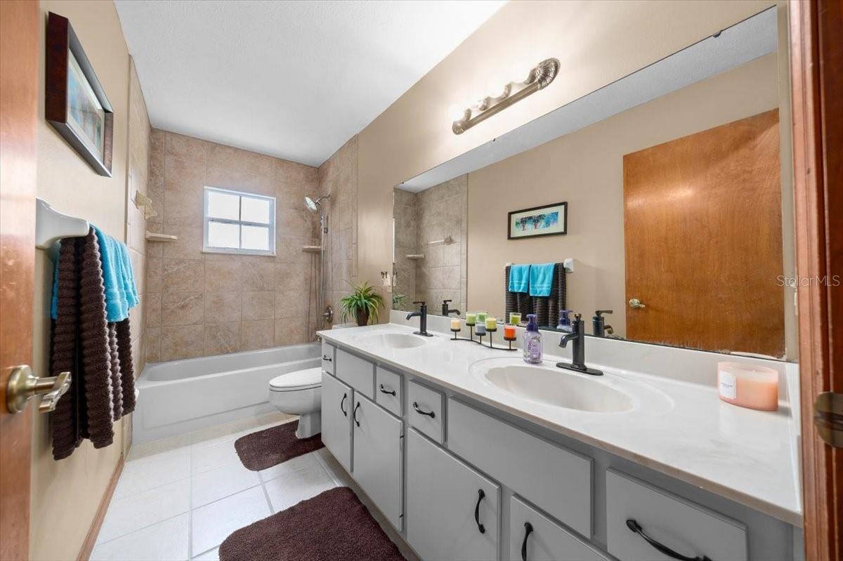 Listing photo id 35 for 26 Count Fleet Drive