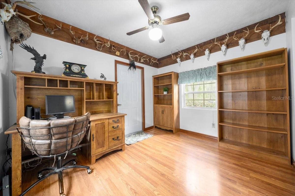 Listing photo id 36 for 26 Count Fleet Drive