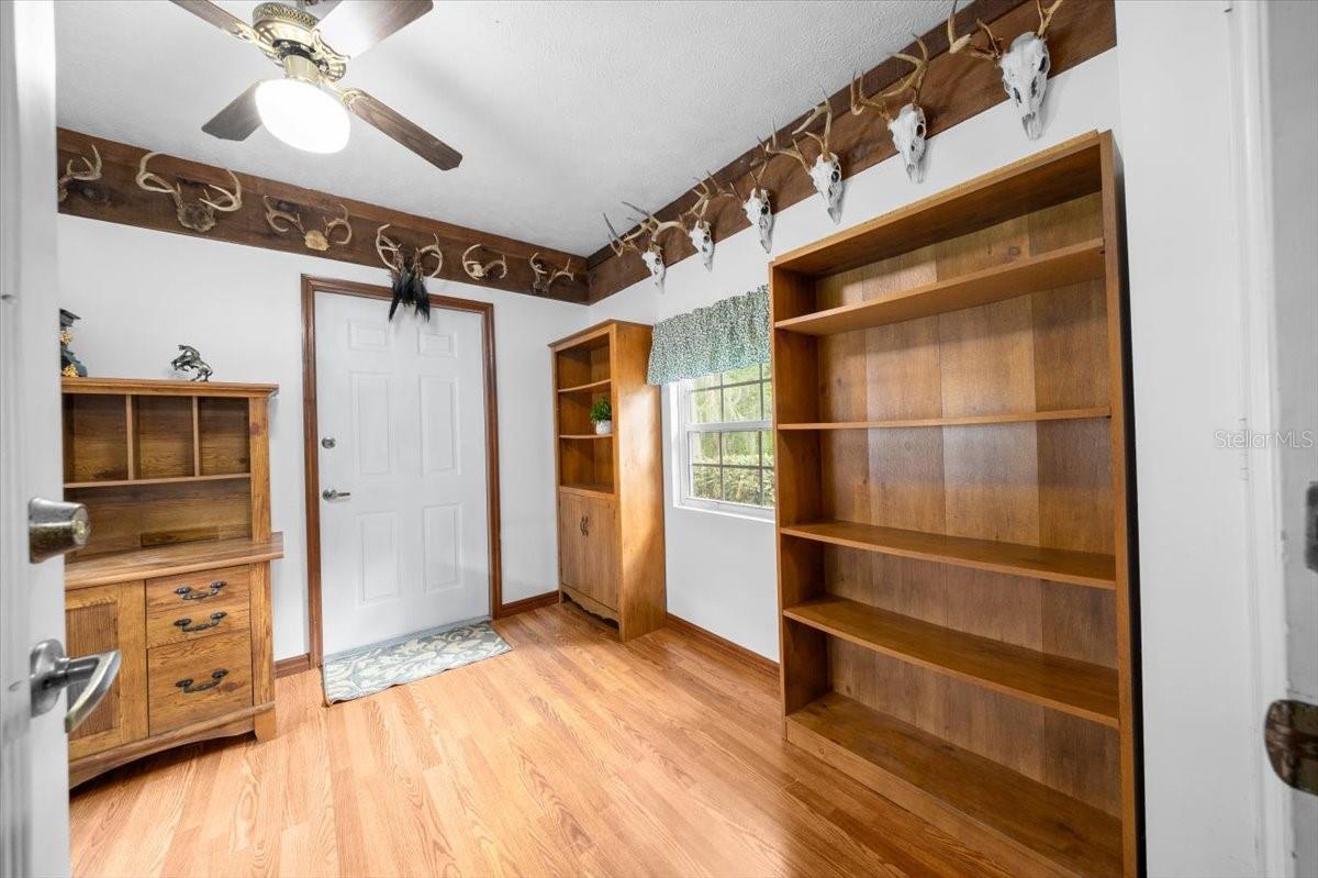 Listing photo id 37 for 26 Count Fleet Drive