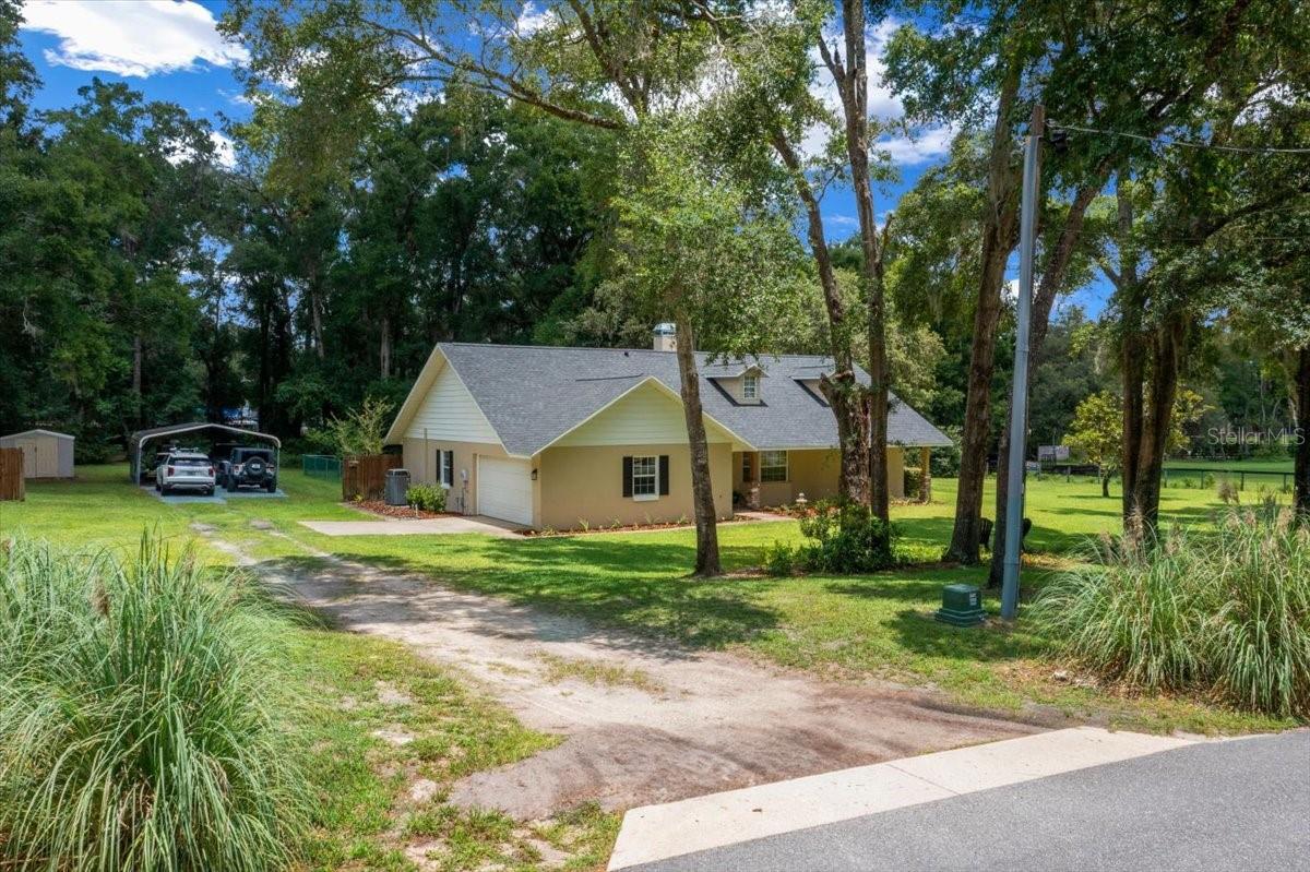 Listing photo id 3 for 26 Count Fleet Drive