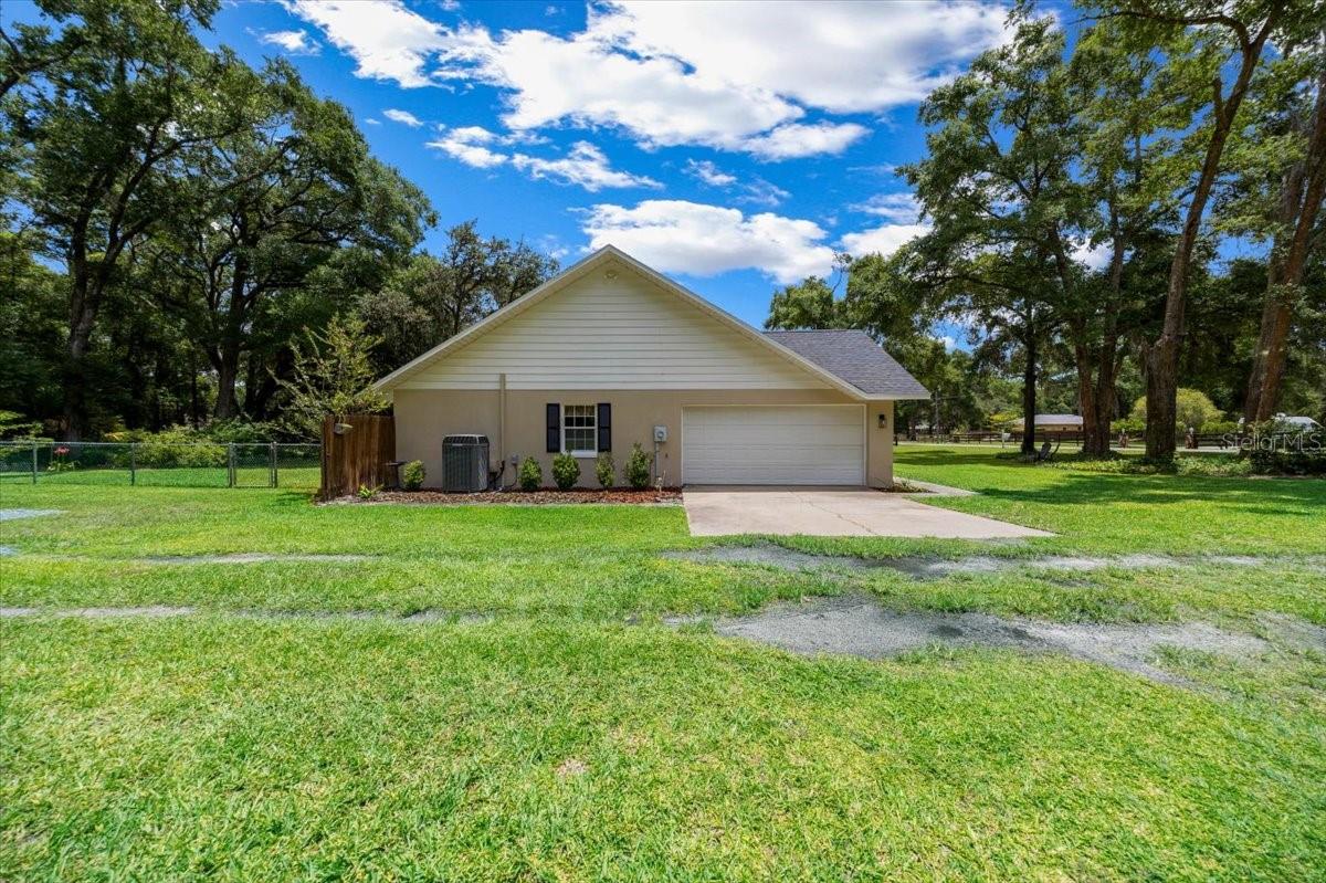 Listing photo id 5 for 26 Count Fleet Drive