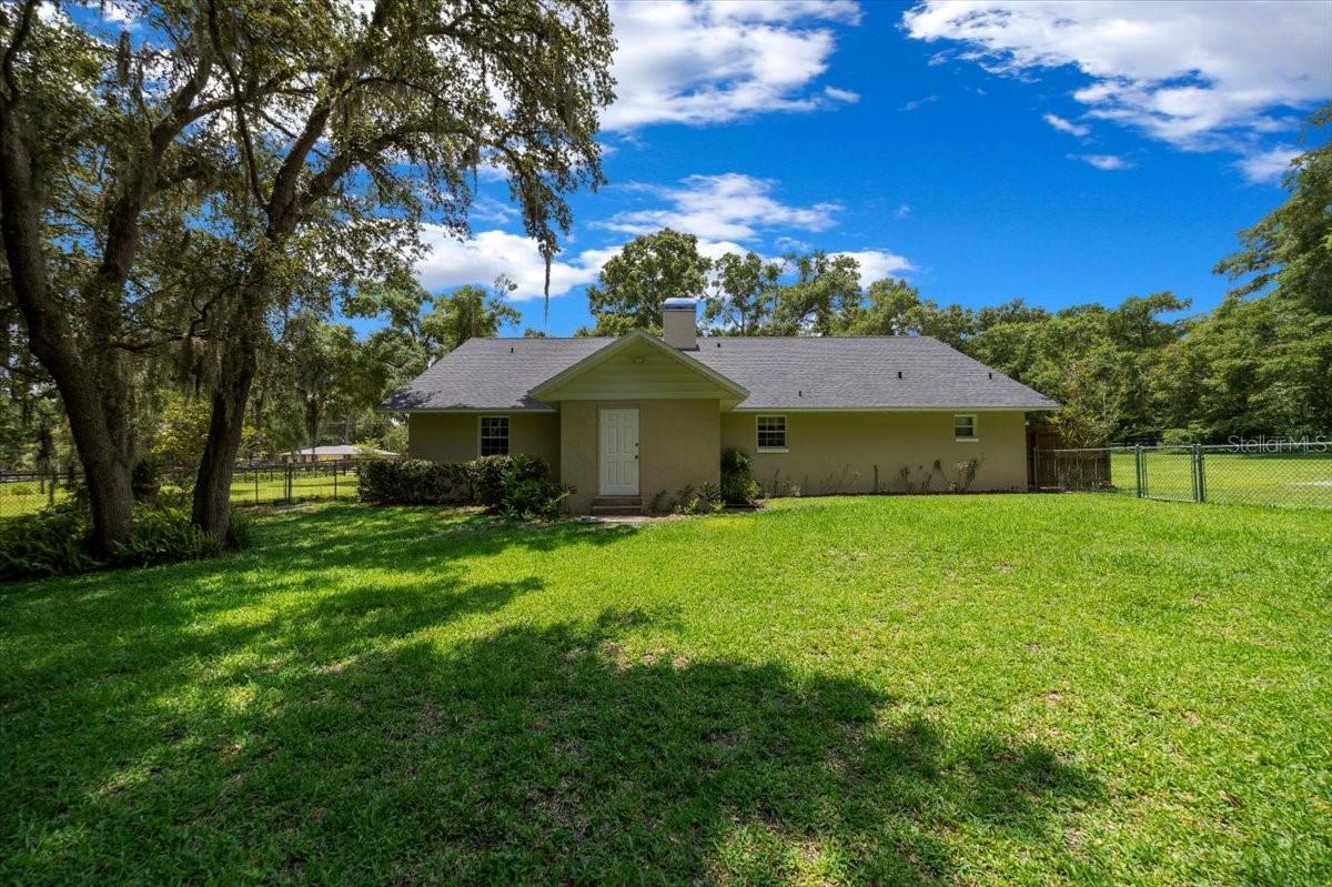 Listing photo id 6 for 26 Count Fleet Drive