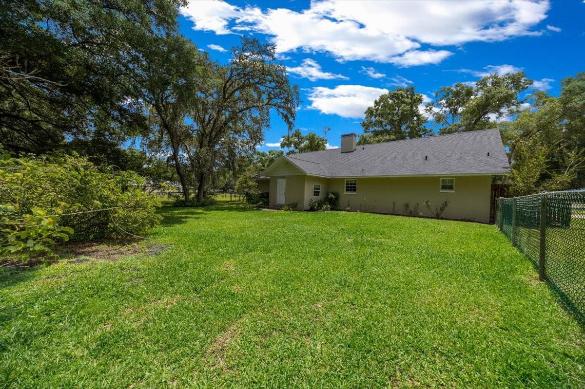 Listing photo id 7 for 26 Count Fleet Drive