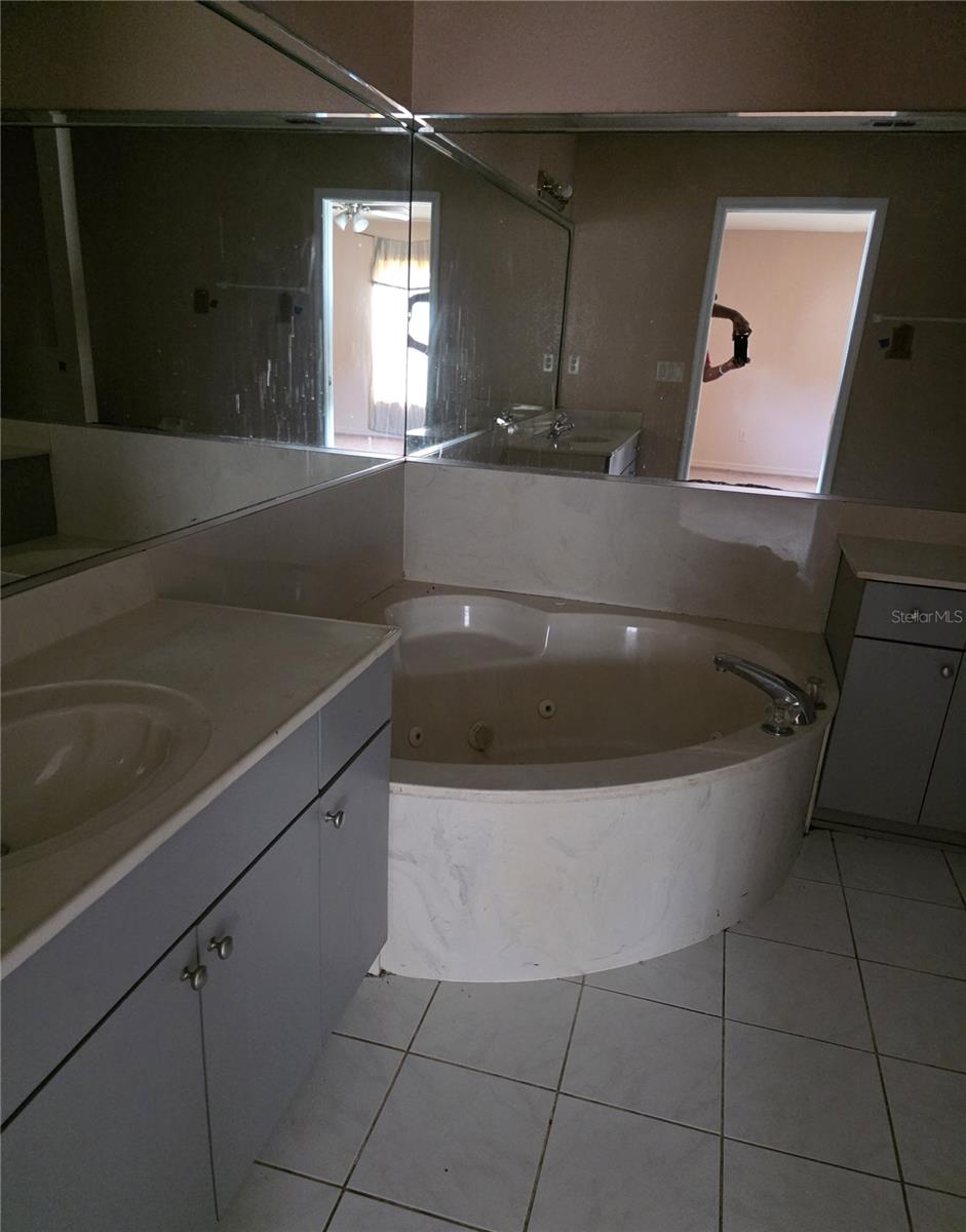 Image 3 of 7 For 15084 28th Terrace Road 3